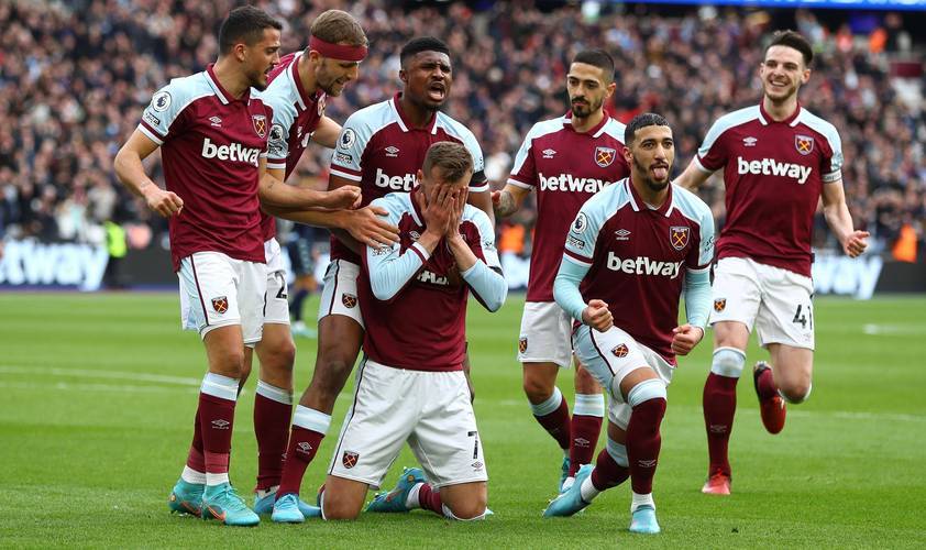 高层力挺斯洛特！利物浦敲定萨拉赫处罚，埃及球星恐无缘最后两战